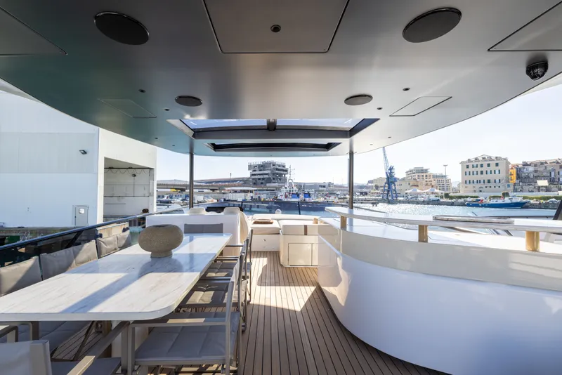Slide: The Image of Azimut Fly 82 2027 - 6835382