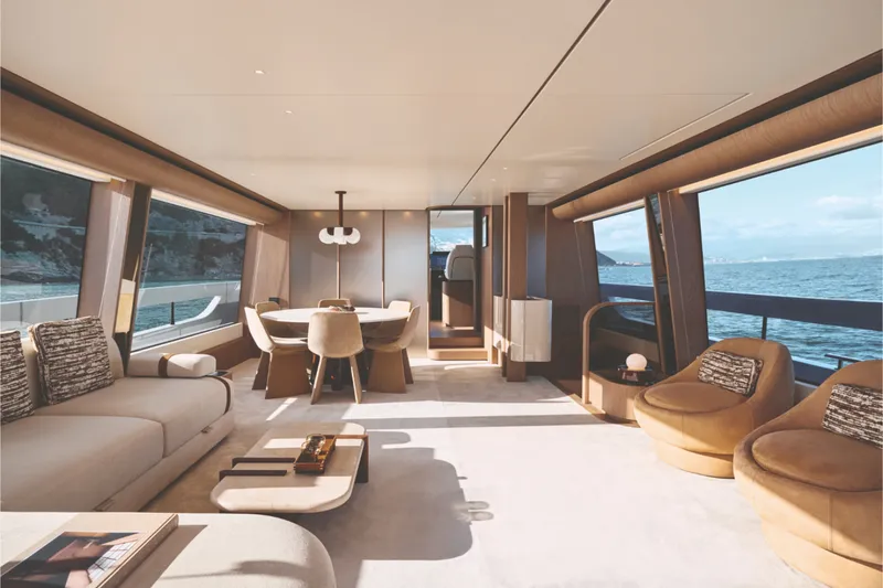 Slide: The Image of Azimut Fly 82 2027 - 6666032