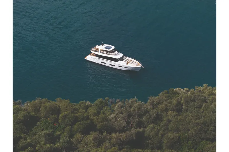 Slide: The Image of Azimut Fly 82 2027 - 6666003