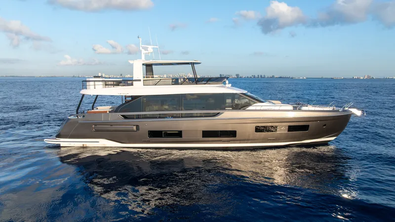 Slide: The Image of Azimut Fly 82 2027 - 7467474