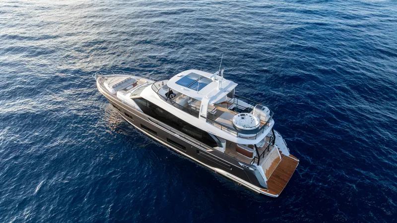 Slide: The Image of Azimut Fly 82 2027 - 7467477