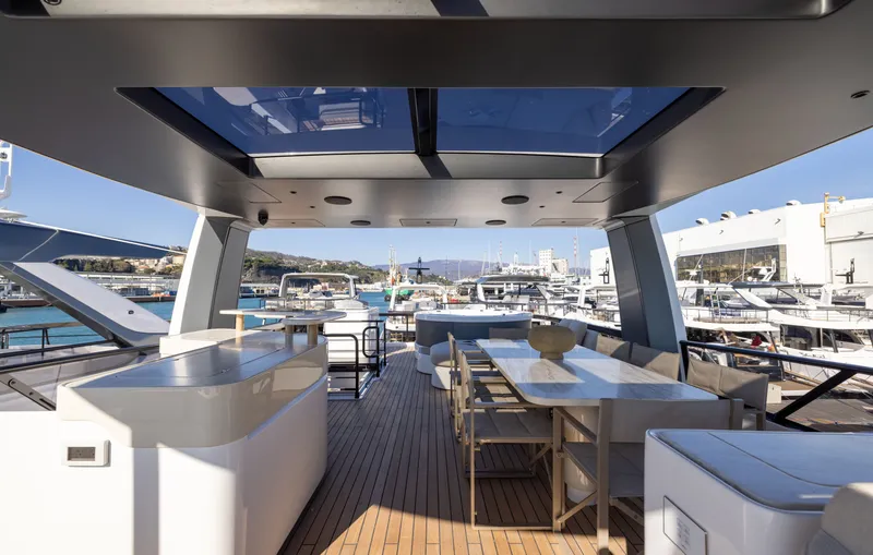 Slide: The Image of Azimut Fly 82 2027 - 6835384