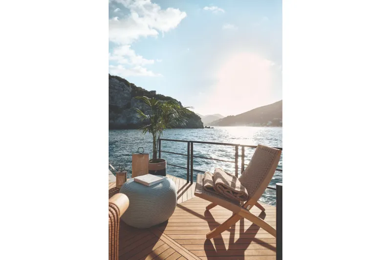 Slide: The Image of Azimut Fly 82 2027 - 6666015