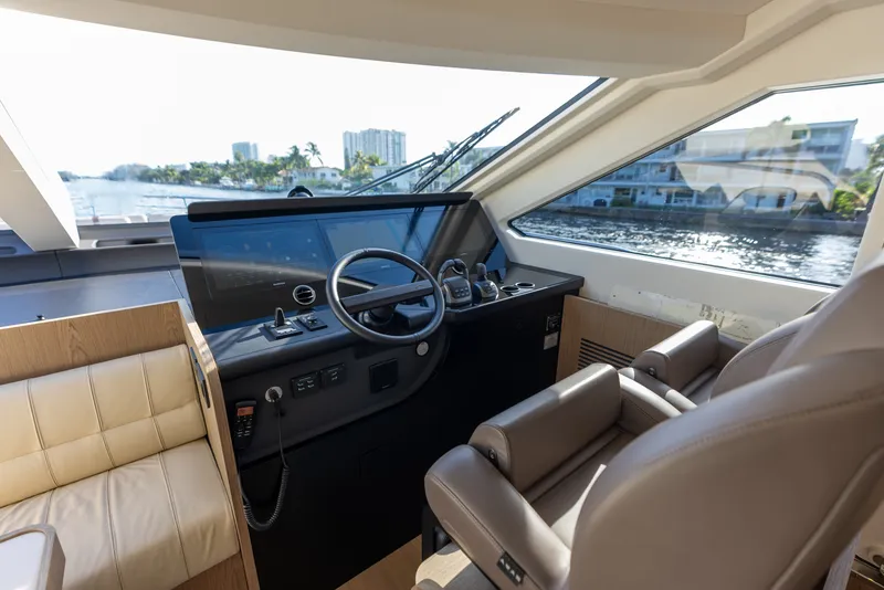 Slide: The Image of Azimut Fly 82 2027 - 7467499