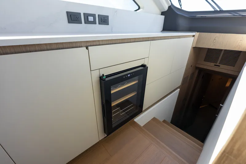 Slide: The Image of Azimut Fly 82 2027 - 7467505