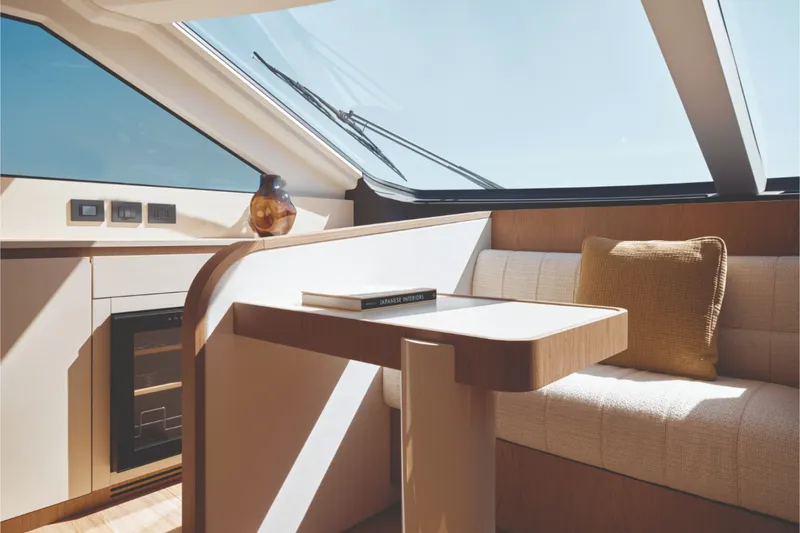 Slide: The Image of Azimut Fly 82 2027 - 6666020