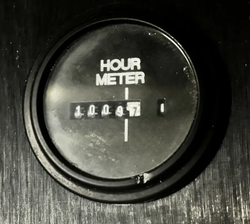 Slide: The Image of Port Engine Hour Meter - 6716138