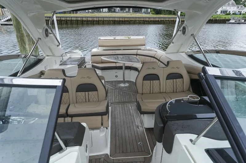 Slide: The Image of Sea Ray SLX 350 2018 - 6669844