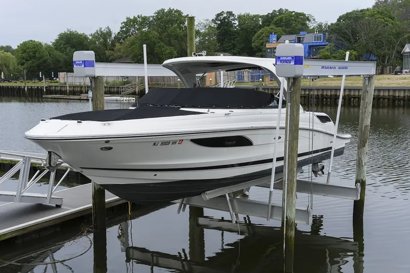Slide: The Image of Sea Ray SLX 350 2018 - 6669545