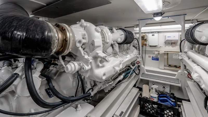 Slide: The Image of Viking 50 Convertible 2000 - 6671577