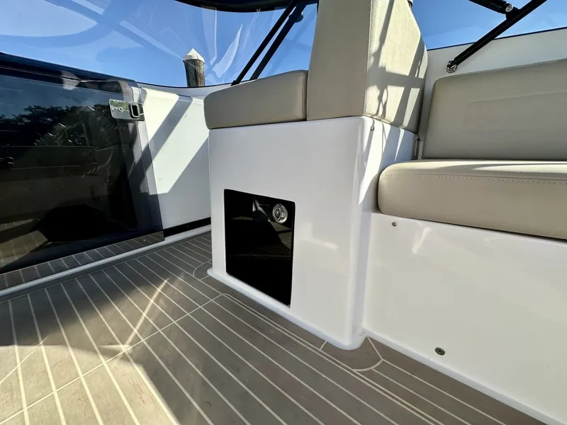 Slide: The Image of VanDutch 32 2023 - 7649622