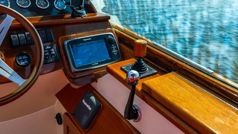 Slide: The Image of Hinckley Yachts Talaria 29R 2005 - 6675400