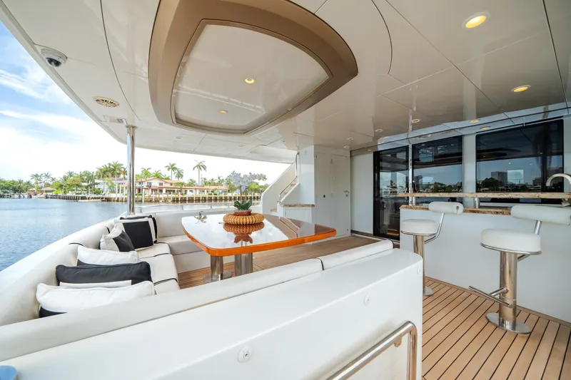 Slide: The Image of Ocean Alexander 90 SKY LOUNGE 2016 - 6685529