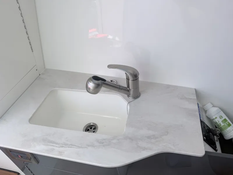 Slide: The Image of Boston Whaler 330 Vantage 2025 - 6714500