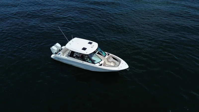 Slide: The Image of Boston Whaler 330 Vantage 2025 - 6716132