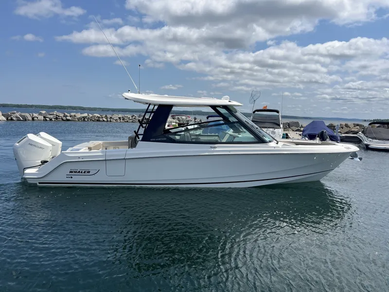The Image of Boston Whaler 330 Vantage 2025 - 6716129