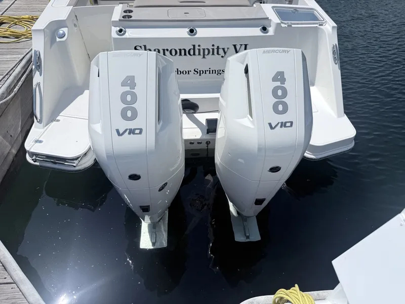 Slide: The Image of Boston Whaler 330 Vantage 2025 - 6714528