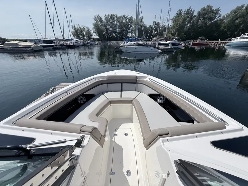 Slide: The Image of Boston Whaler 330 Vantage 2025 - 6714508