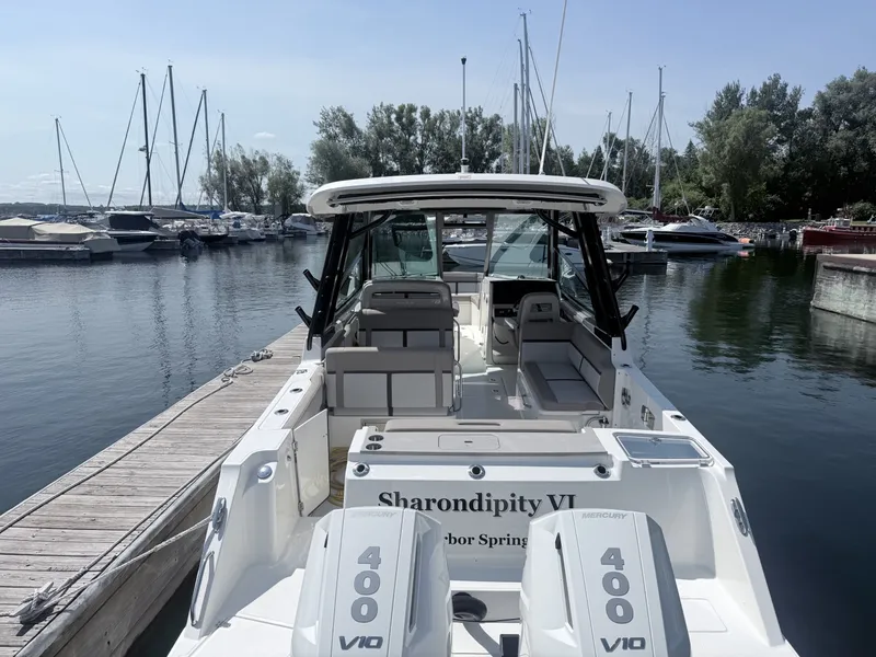 Slide: The Image of Boston Whaler 330 Vantage 2025 - 6714488