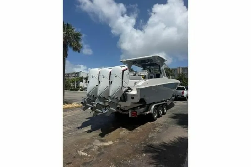 Slide: The Image of Fountain 38 SCX 2024 - 6708703