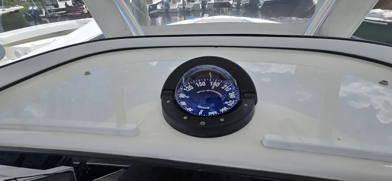 Slide: The Image of Regulator Marine 28 FS 2018 - 6708752