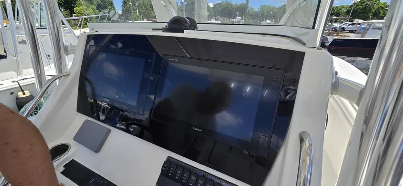 Slide: The Image of Regulator Marine 28 FS 2018 - 6708751