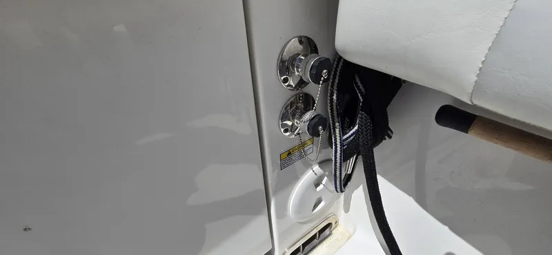 Slide: The Image of Regulator Marine 28 FS 2018 - 6708770