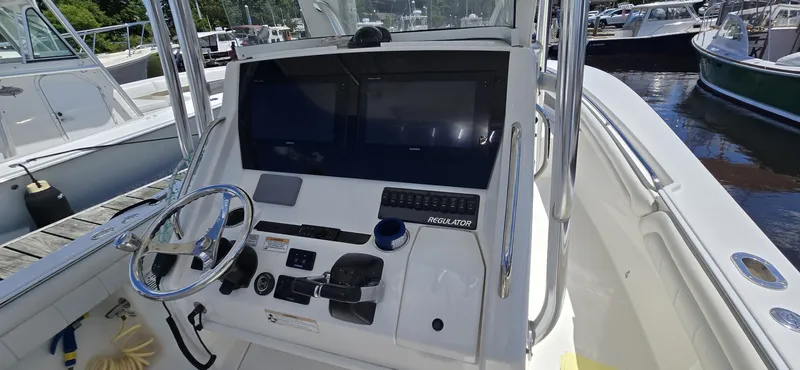 Slide: The Image of Regulator Marine 28 FS 2018 - 6708750