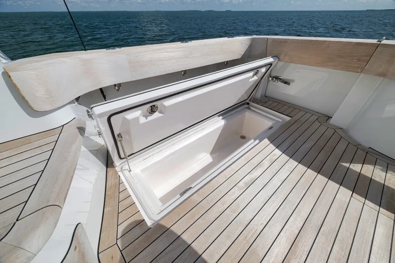 Slide: The Image of Hatteras GT45X 2023 - 6713204