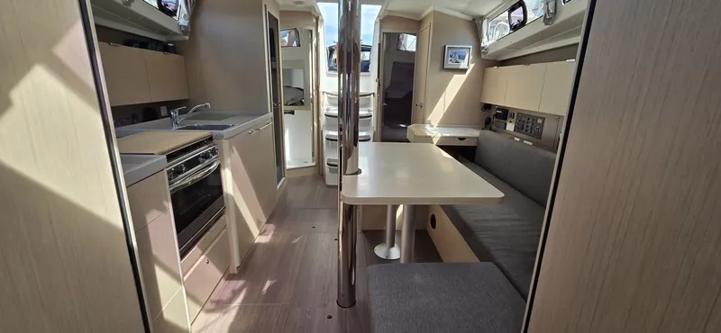 Slide: The Image of Beneteau Oceanis 38.1 2023 - 6714632