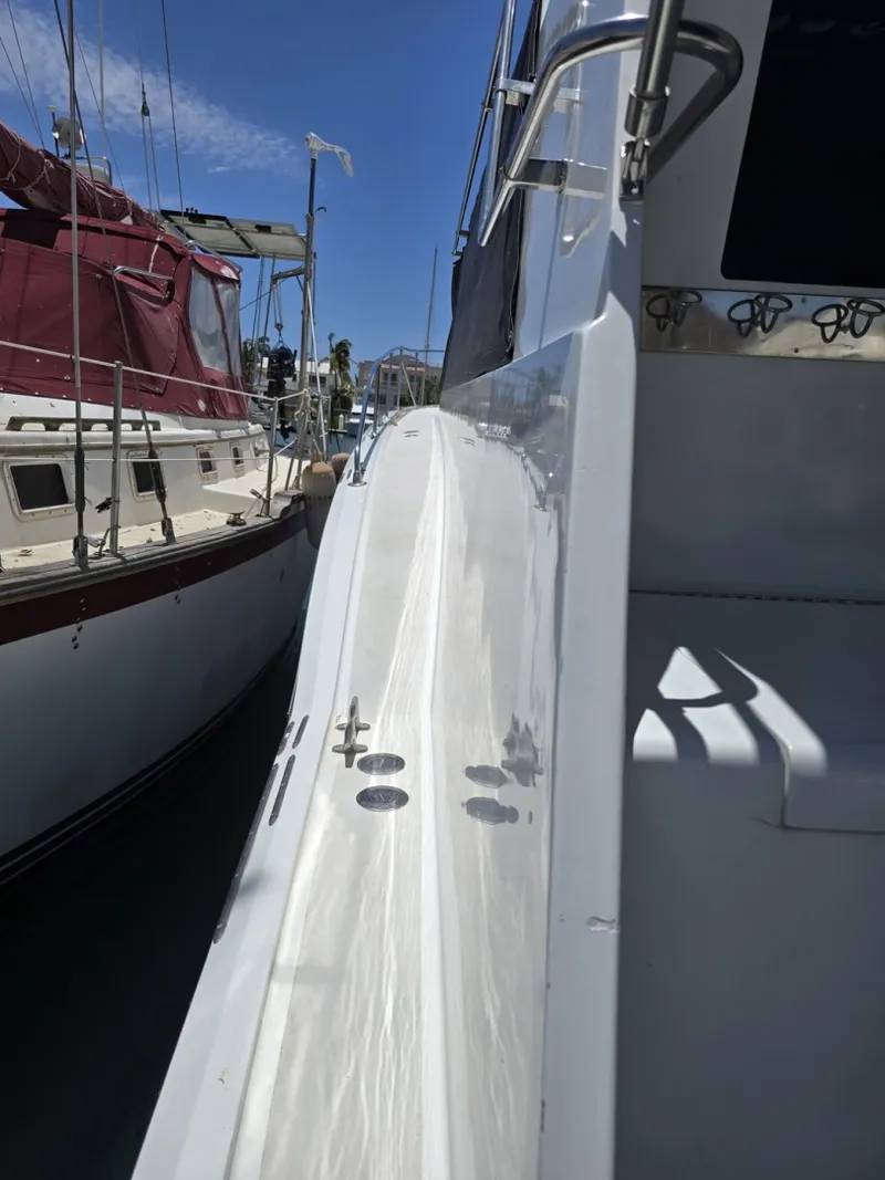 Slide: The Image of Hatteras 53 Convertible 1978 - 6714577