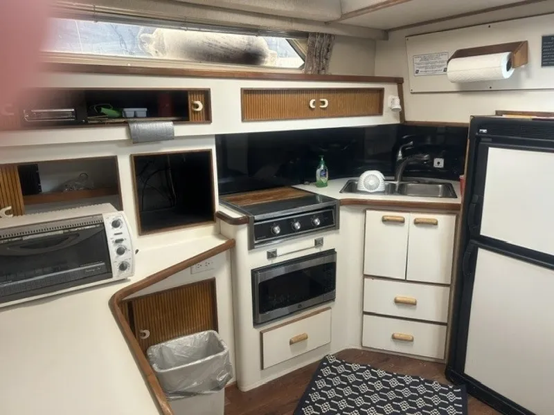 Slide: The Image of Sea Ray 390 Express 1991 - 6716523