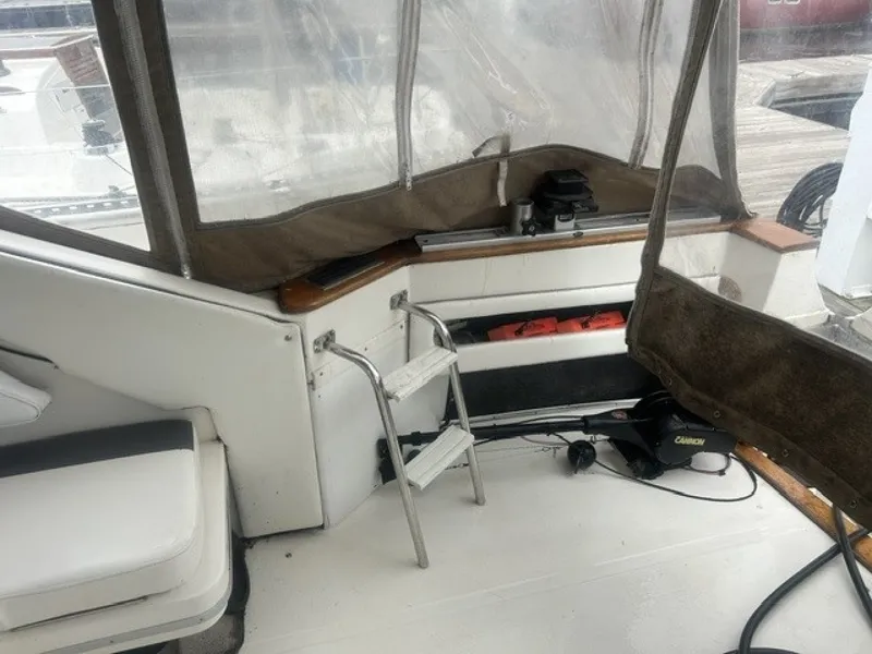 Slide: The Image of Sea Ray 390 Express 1991 - 6716447