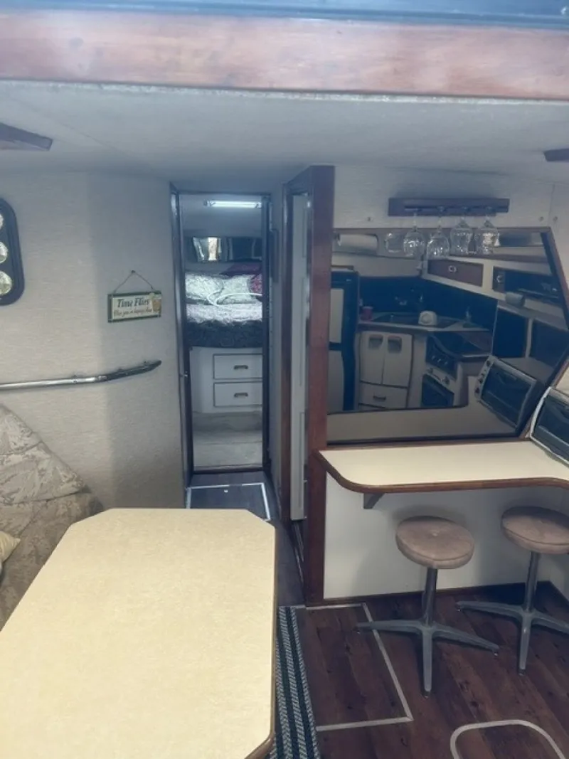 Slide: The Image of Sea Ray 390 Express 1991 - 6716448