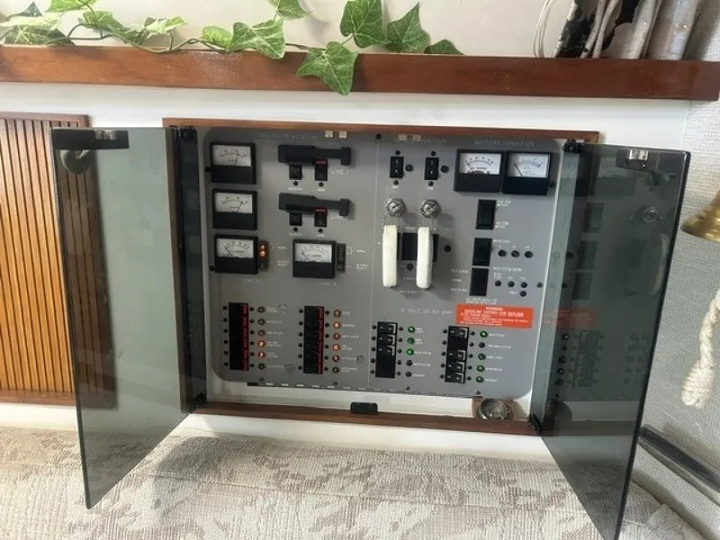 Slide: The Image of Sea Ray 390 Express 1991 - 6716522