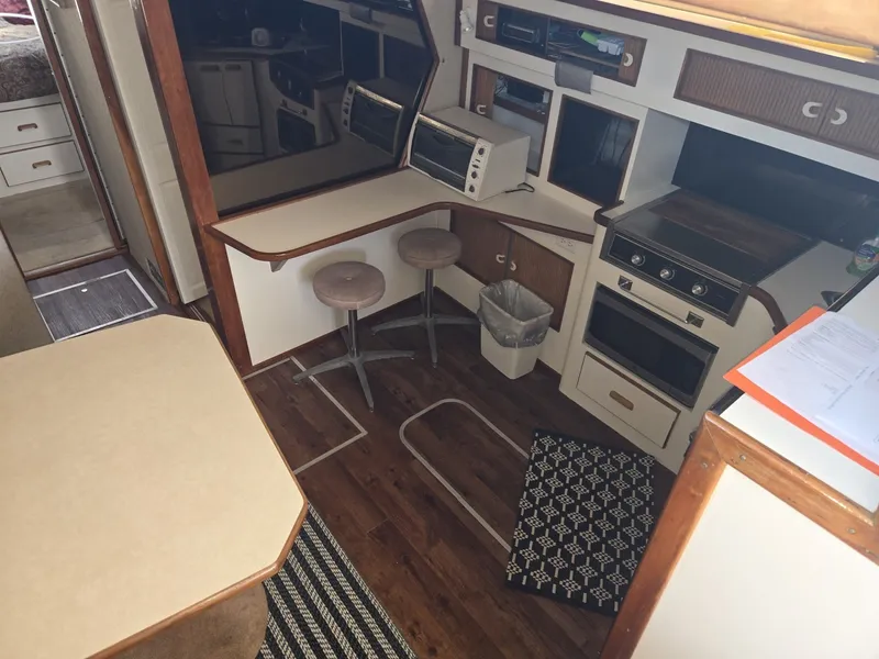 Slide: The Image of Sea Ray 390 Express 1991 - 6716148