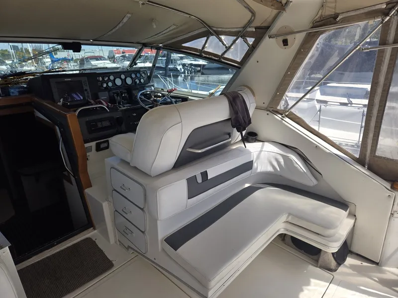 Slide: The Image of Sea Ray 390 Express 1991 - 6716142
