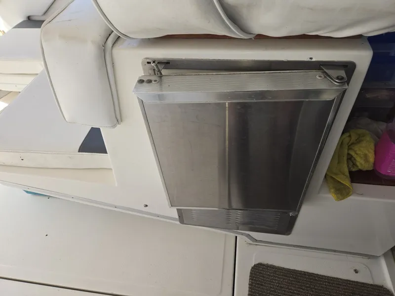 Slide: The Image of Sea Ray 390 Express 1991 - 6716146