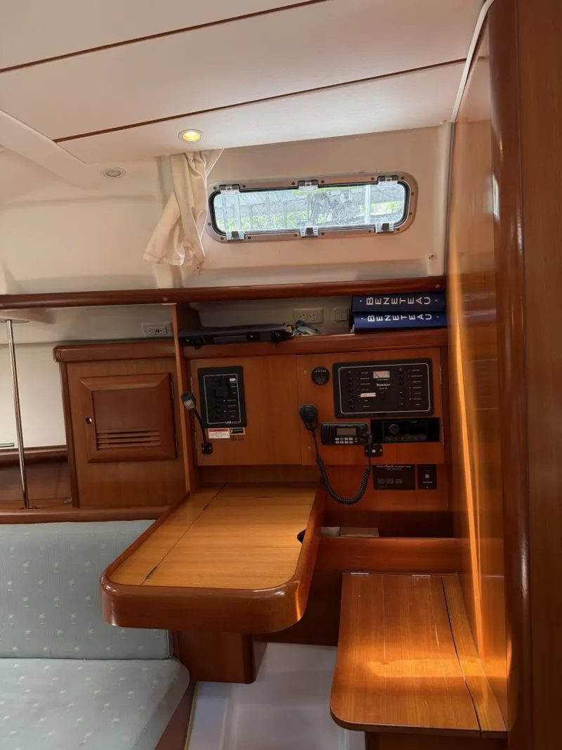 Slide: The Image of Beneteau 373 2007 - 6719527