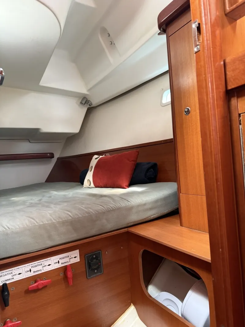 Slide: The Image of Large Aft Cabin with Upright Locker - 6807693