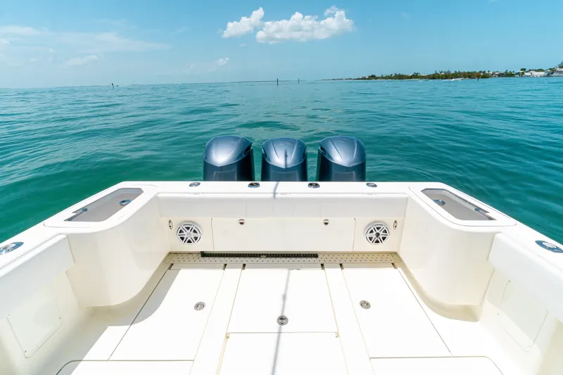 Slide: The Image of SeaVee 370Z 2018 - 6751324
