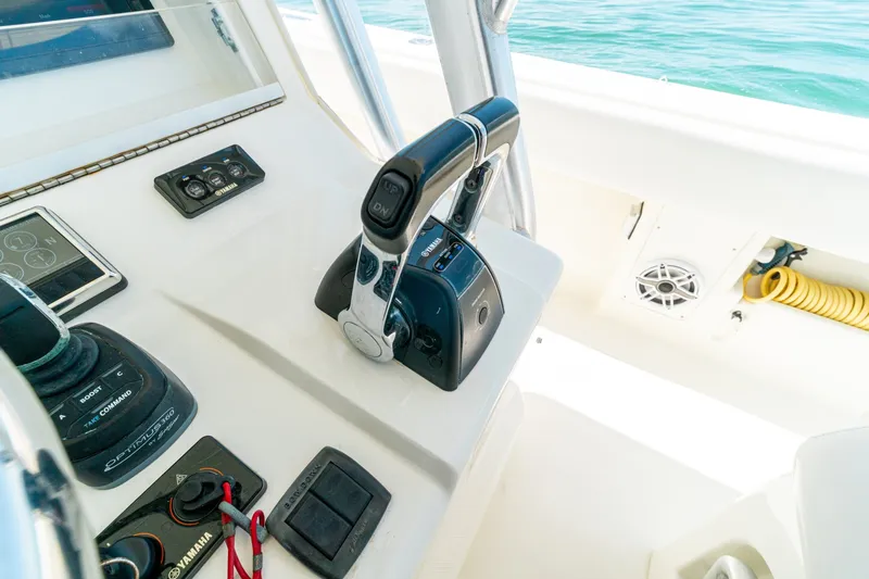 Slide: The Image of SeaVee 370Z 2018 - 6751335