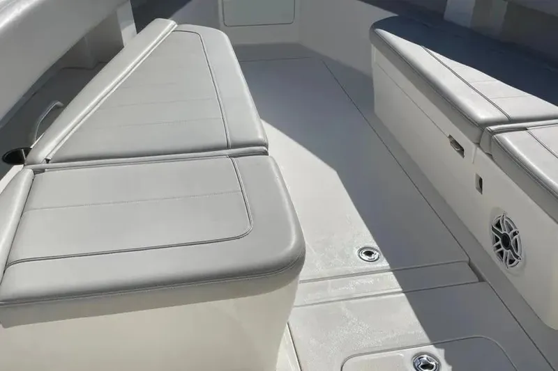 Slide: The Image of SeaVee 39 2023 - 6751519