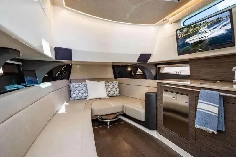 Slide: The Image of Boston Whaler 42 2022 - 6751702