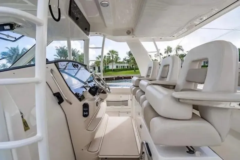 Slide: The Image of Boston Whaler 42 2022 - 6751716