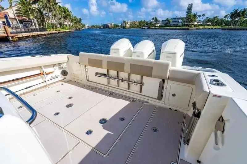 Slide: The Image of Boston Whaler 42 2022 - 6751705