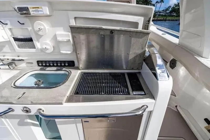 Slide: The Image of Boston Whaler 42 2022 - 6751710