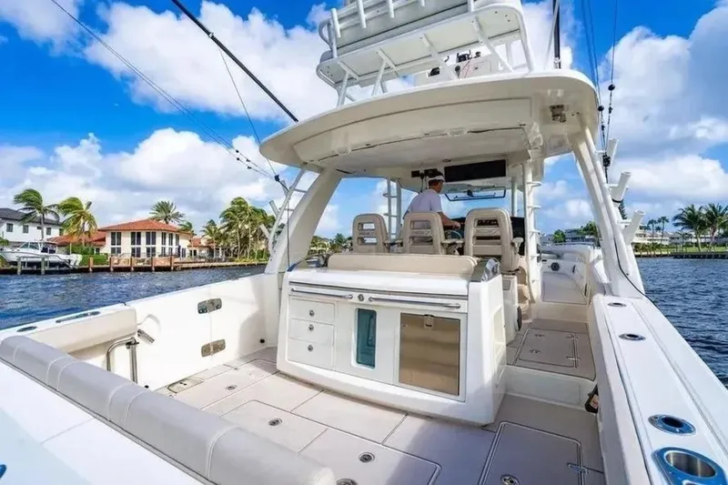Slide: The Image of Boston Whaler 42 2022 - 6751707