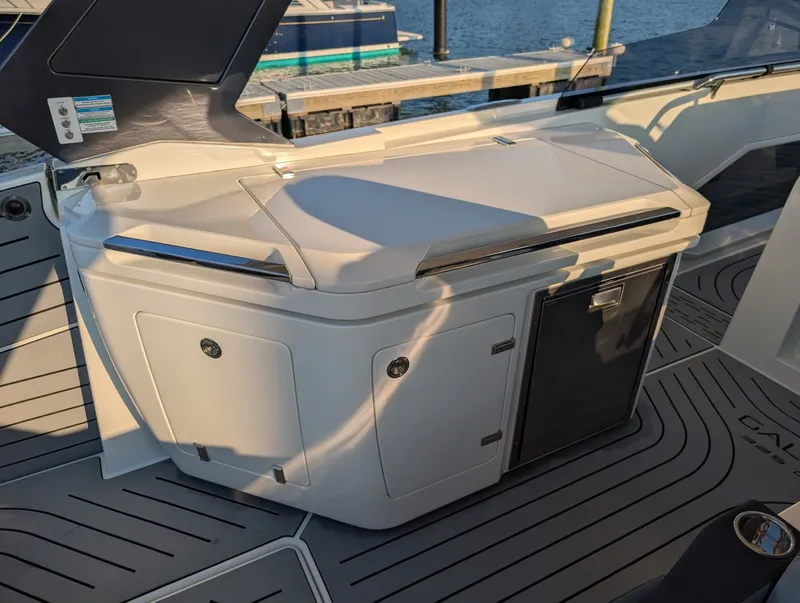 Slide: The Image of Galeon 32 2022 - 6751923