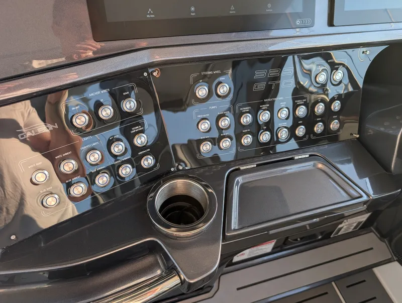 Slide: The Image of Galeon 32 2022 - 6751928